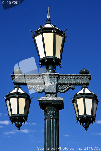 Image of green street lamp 