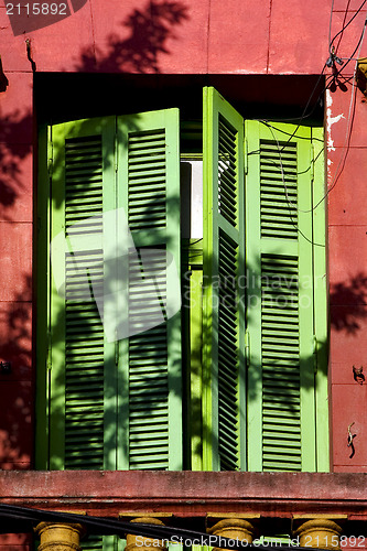 Image of old  yellow little terrace green venetian blind 