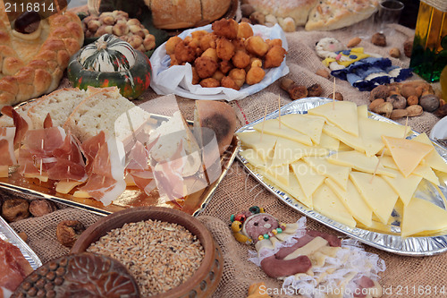 Image of Table arrangement for celebration