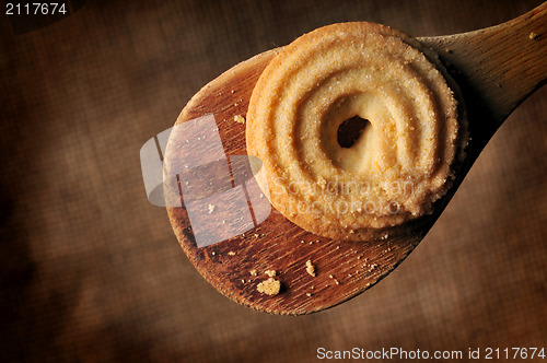 Image of Cookie on wooden spoon ambient light