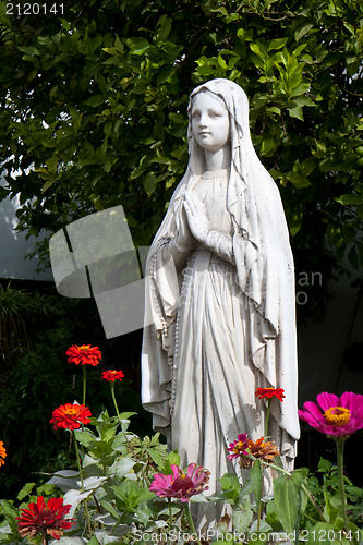 Image of Virgin Mary statue.