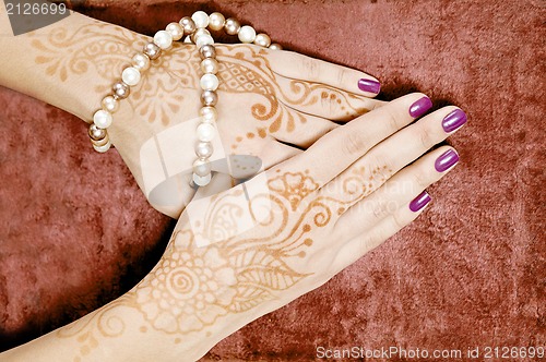 Image of Henna art on woman's hand