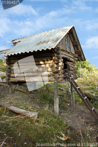 Image of Old shed on the pillars