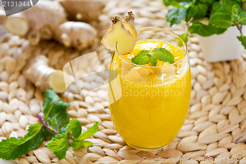Image of Mango with ginger smoothiie