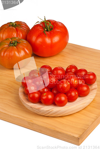 Image of Cherry and  bigger tomatoes