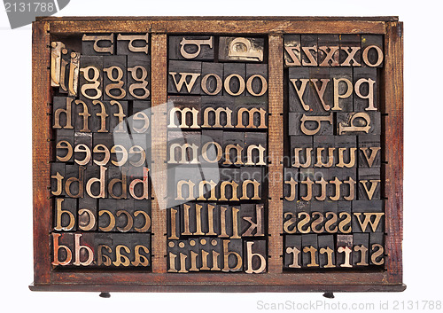 Image of wood type in typesetter box