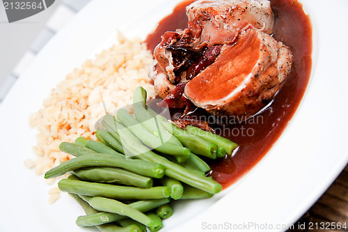 Image of deliscious hot filet and greend beans