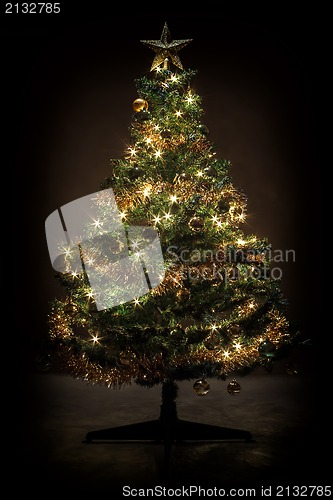Image of Decorated christmas tree with yellow and green balls 