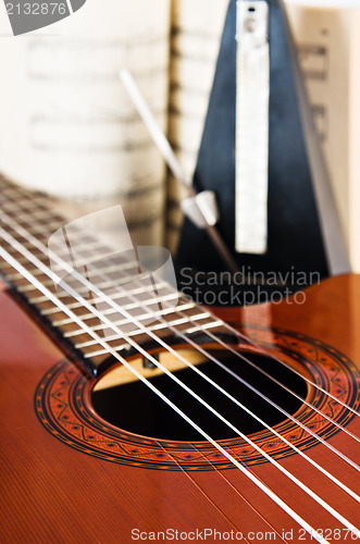 Image of Strings of a guitar and the note