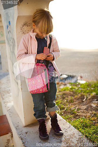 Image of Young girl in archway