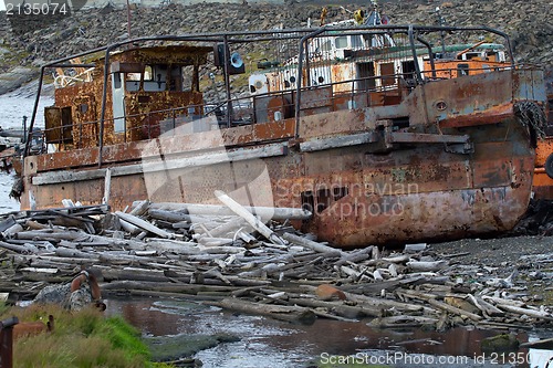 Image of the thrown ship