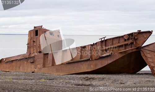 Image of very rusty ship