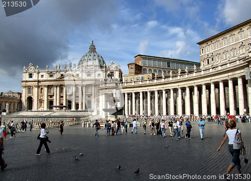 Image of Saint Peter's square in Vatican City