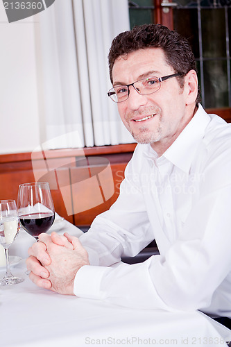 Image of couple drinking red wine in restaurant