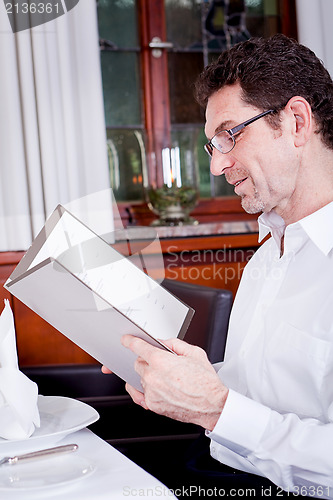 Image of man and woman in restaurant for dinner