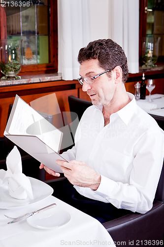 Image of man and woman in restaurant for dinner