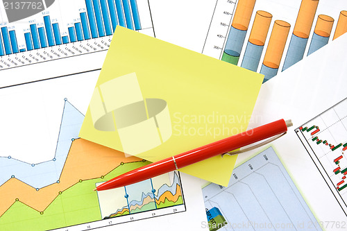 Image of pen and memo over charts