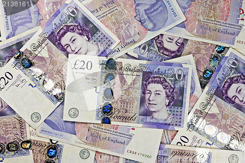 Image of a lot of twenty pounds