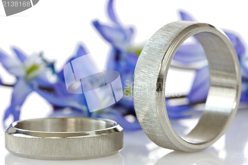 Image of rings with flowers in the background 