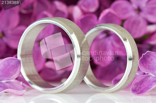 Image of  rings with lilac flowers in the background