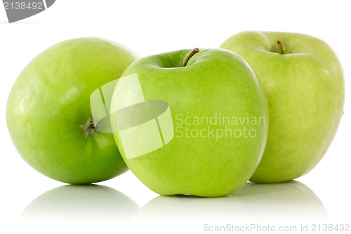 Image of three green apples with reflection