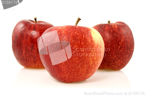 Image of three red apples 