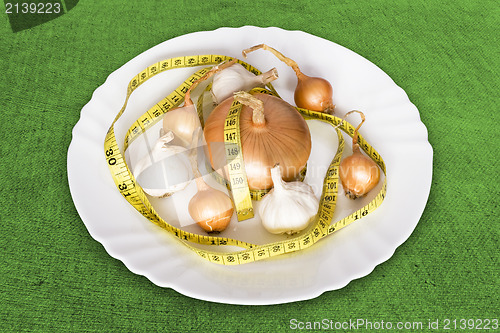 Image of onions and garlics with measure tape