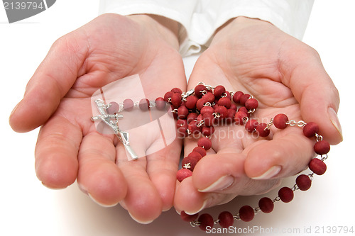 Image of rosary in the woman hands