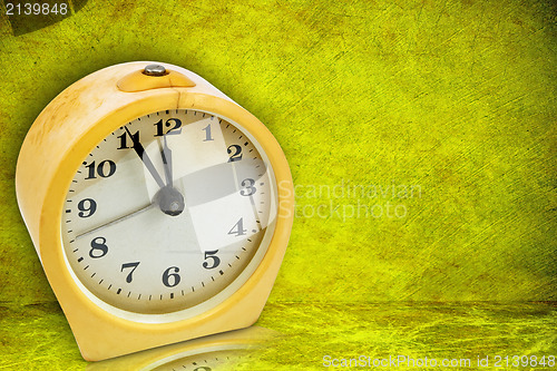 Image of yellow clock on green background