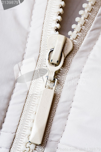 Image of white zipper