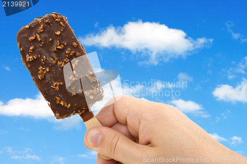 Image of ice cream in the hand 