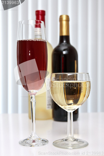 Image of red and white wine