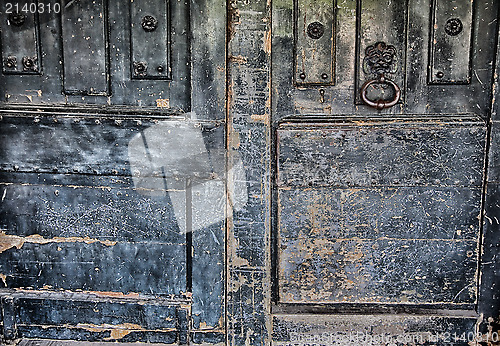 Image of Worn entrance Paris