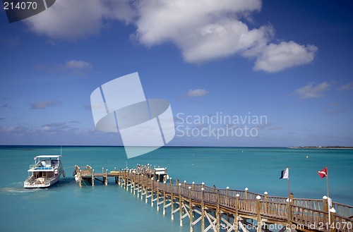 Image of pier and boat in ocean