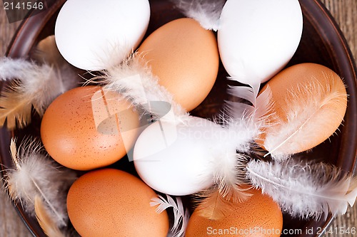 Image of eggs and feathers in a plate