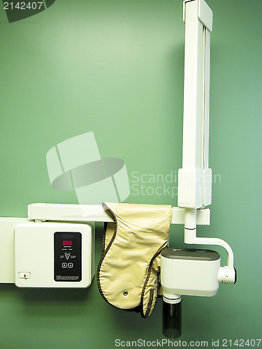 Image of x-ray machine  dentist office