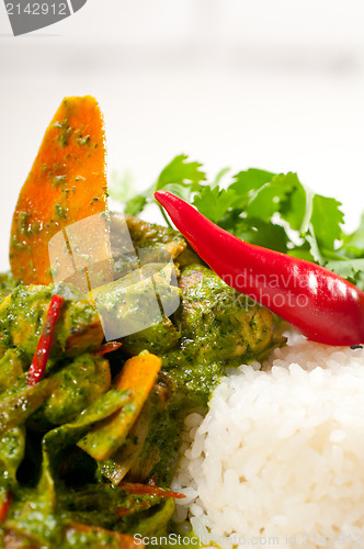 Image of chicken with green curry vegetables and rice