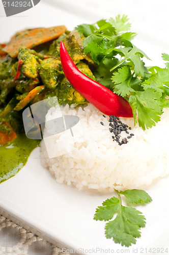 Image of chicken with green curry vegetables and rice