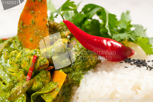 Image of chicken with green curry vegetables and rice