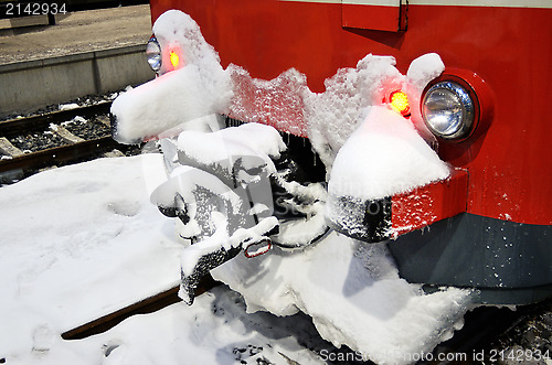 Image of locomotive at the platform in winter