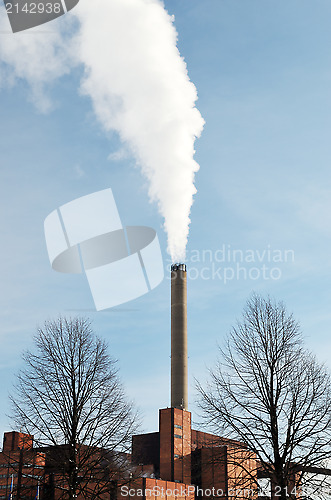 Image of power station in winter, steam from stack 