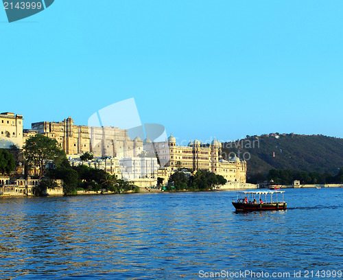 Image of evening on lake and palace in Udaipur