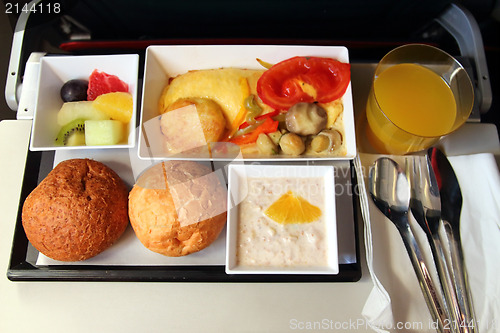 Image of lunch in airplane
