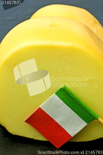Image of Italian scarmoza cheese 