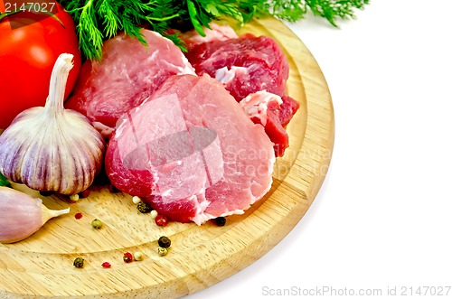 Image of Meat slices on a round plate with vegetables