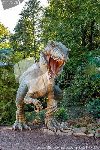 Image of model of big tyranosaurus rex jungle