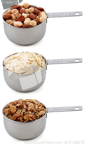 Image of Whole hazelnuts, flaked almonds and chopped walnuts in cup measu