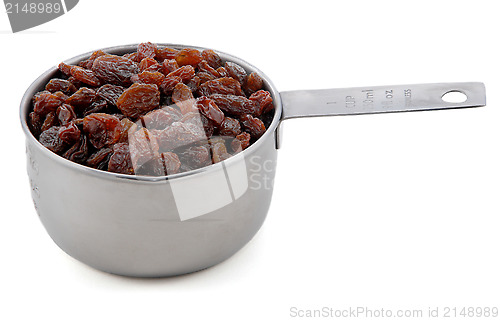 Image of Raisins presented in an American metal cup measure