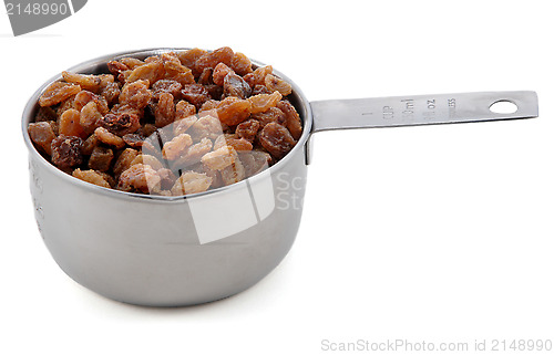 Image of Sultanas presented in an American metal cup measure