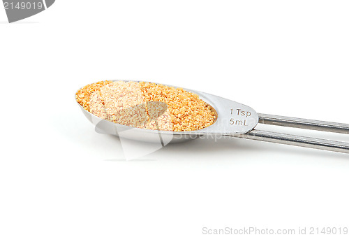 Image of Garlic granules measured in a metal teaspoon